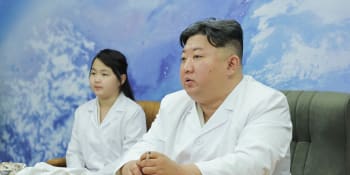KLDR zvyšuje tlak na USA. Kim Čong-un si prohlédl novou špionážní družici a schválil použití