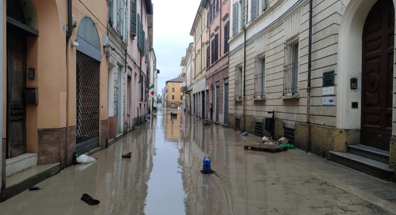 Mnohá města v severní a střední Itálii jsou pod vodou.
