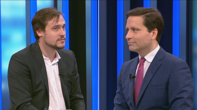 Ekonomové Dominik Stroukal a Lukáš Kovanda v pořadu Právě dnes na CNN Prima NEWS