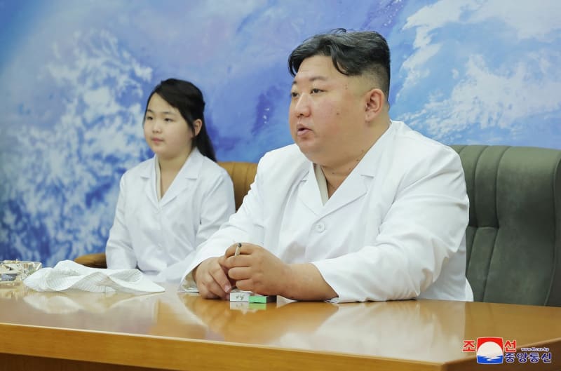 Kim Čong-un si prohlédl novou špionážní družici