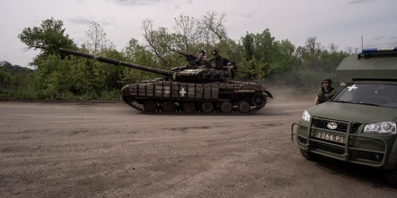 Ukrajinský tank u Bachmutu (16. 5.)