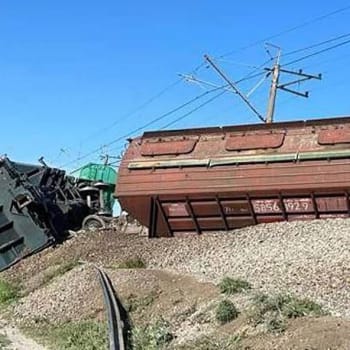 U Simferopolu vykolejil vlak.