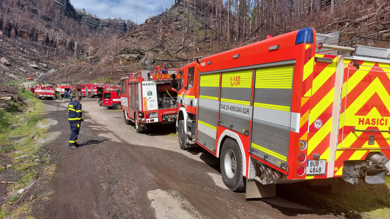 Hasiči bojují s dalším požárem v Českém Švýcarsku.