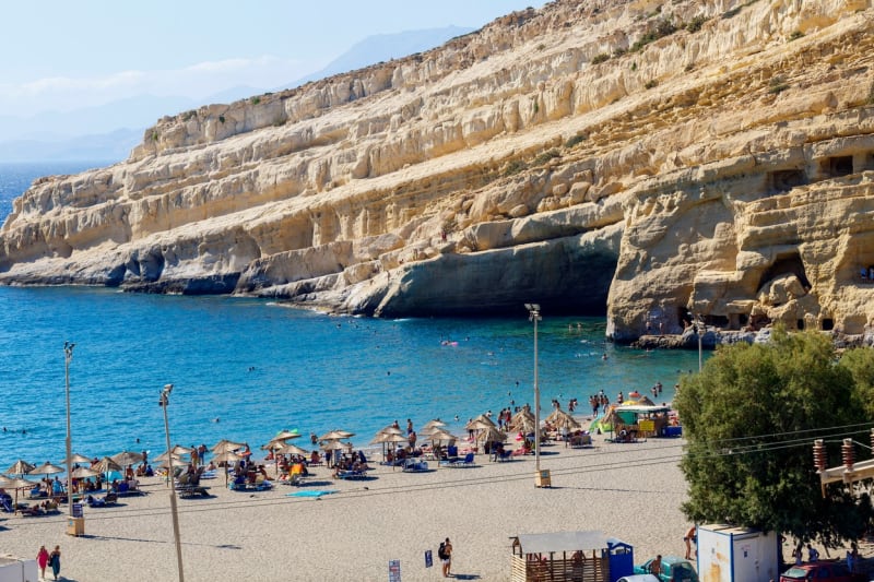 Řecko dlouhodobě patří mezi jednu z nejoblíbenějších destinací pro letní dovolenou. Za zájmem stojí zejména vyhlášené ostrovy, krásné moře i příjemné teploty.