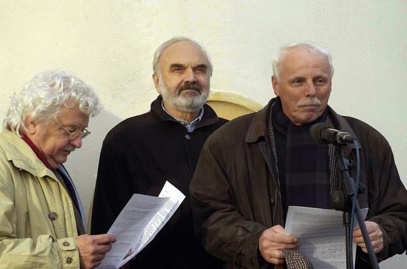 Petr Brukner se Zdeňkem Svěrákem a Ladislavem Smoljakem. 