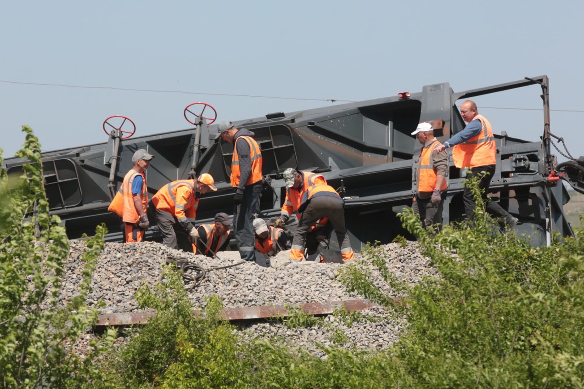 Na poloostrově Krym došlo k vykolejení vlaku s obilím. Převoz zásob v oblasti je pro Rusy narušen.