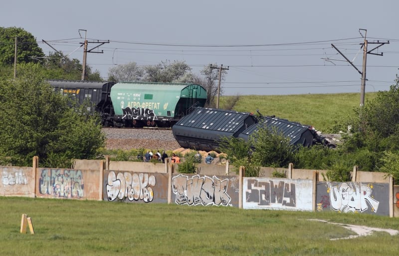 Na poloostrově Krym došlo k vykolejení vlaku s obilím. Převoz zásob v oblasti je pro Rusy narušen.