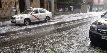 Počasí ve Španělsku připomíná apokalypsu. Po vedrech přišly kroupy, někde začalo i sněžit