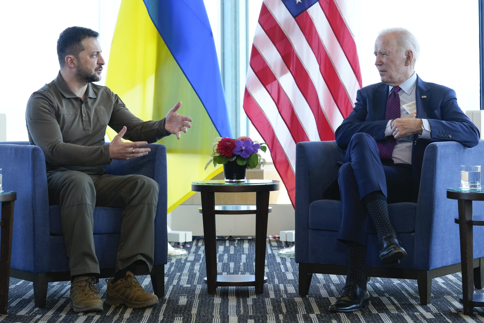 Ukrajinský prezident Volodymyr Zelenskyj se setkal s americkým protějškem Joem Bidenem na summitu G7.