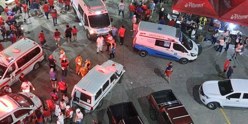 Při tlačenici na fotbalovém stadionu v Salvadoru přišlo o život 12 lidí.
