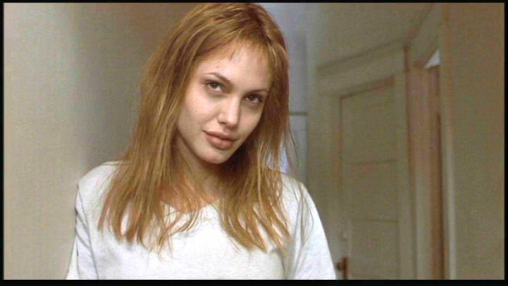Angelina Jolie vyhrála za roli psychopatky ve snímku Narušení Oscara