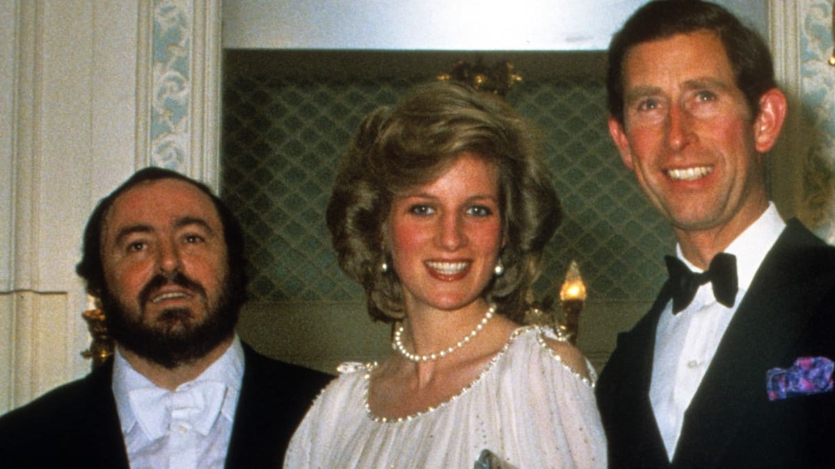 Princ Charles a princezna Diana se v době, kdy měli být ještě šťastní, vyfotili s Lucianem Pavarottim