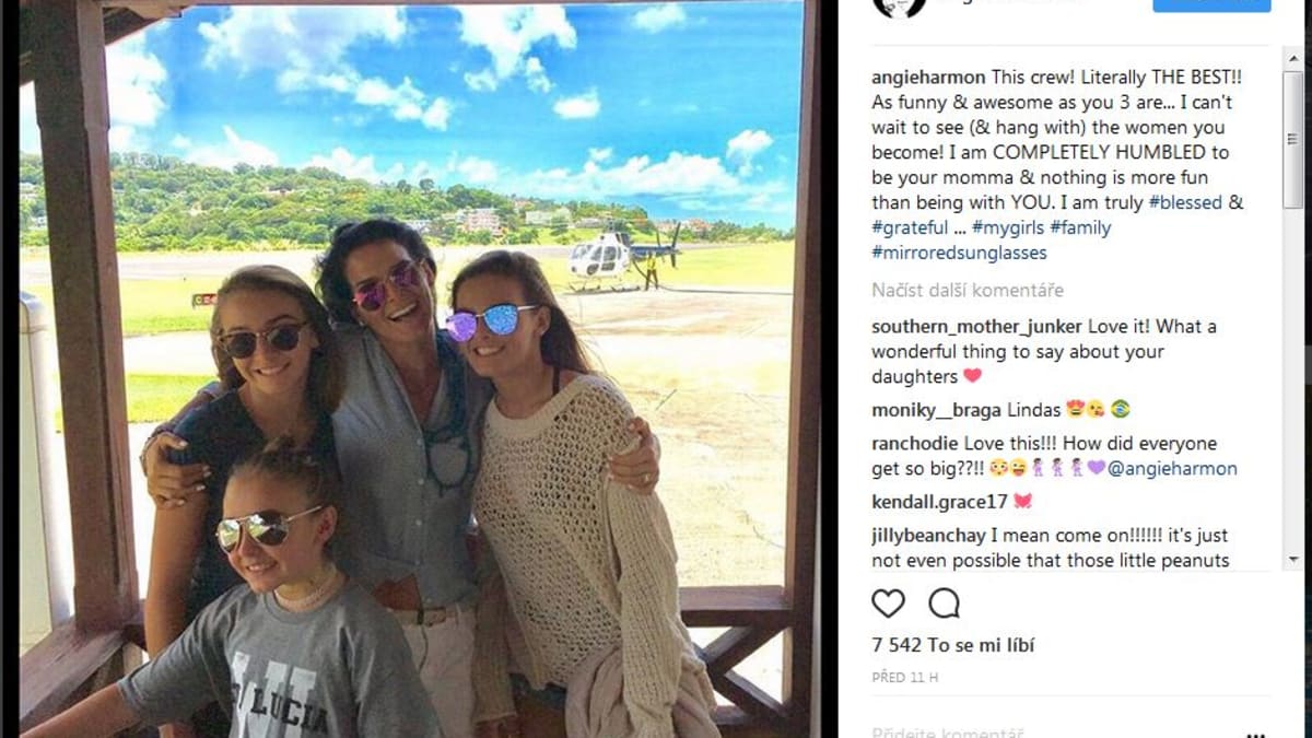 Angie Harmon na dovolené s dcerami