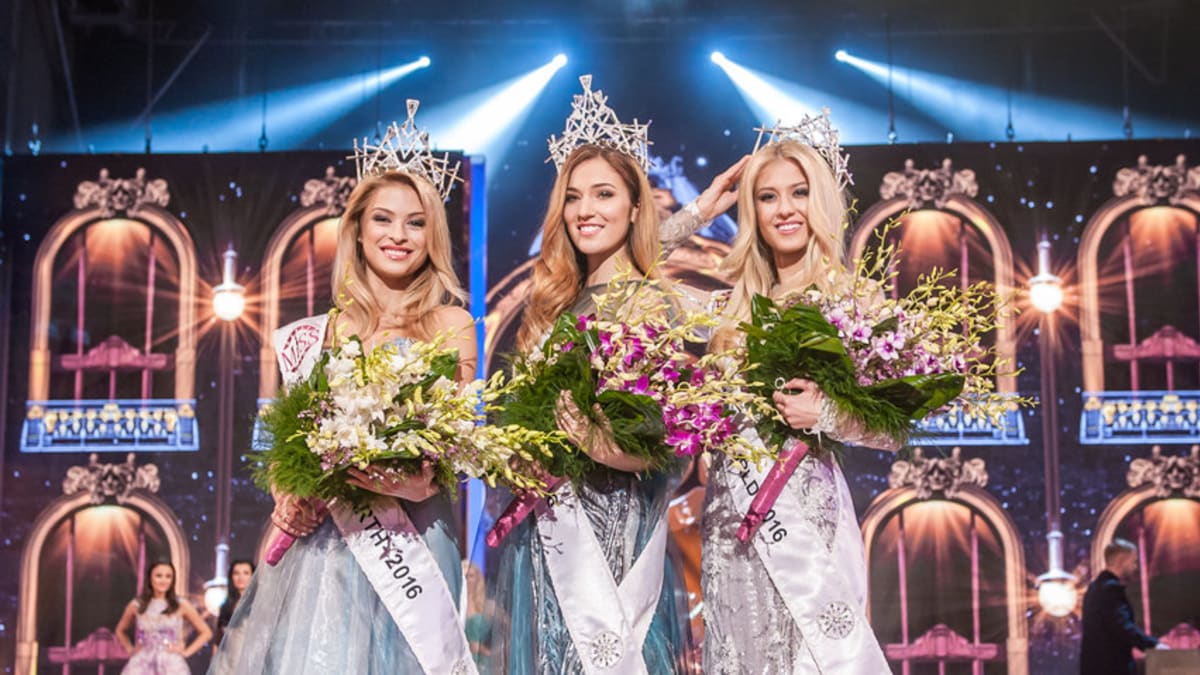 Miss Earth Kristýna Kubíčková, Česká Miss 2016 Andrea Bezděková a Miss World Natálie Kotková.