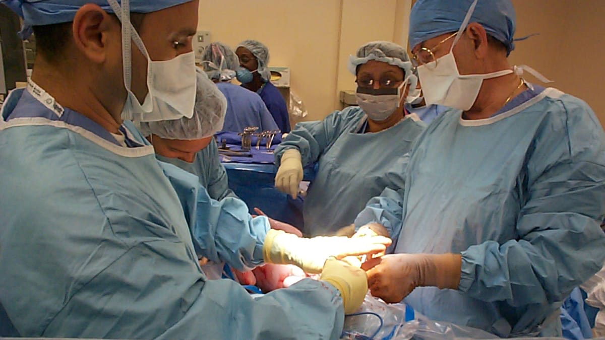 Chirurgové se chystají na obrovský nádor