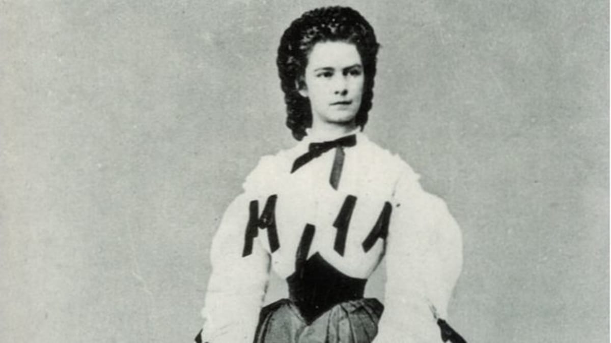 Alžběta Bavorská, řečená Sissi, byla nošením korzetu pověstná