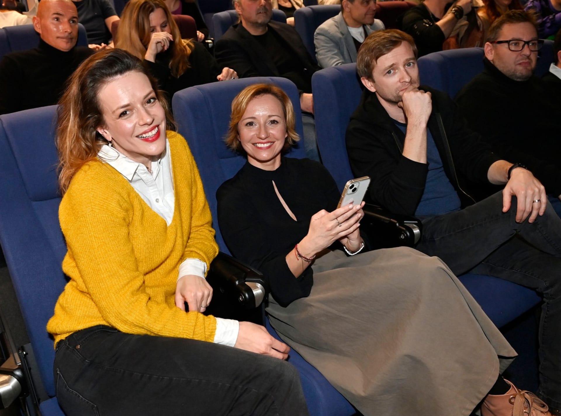 Andrea Růžičková s Janou Holcovou a Lukášem Příkazkým na premiérovém promítání Agrometalu
