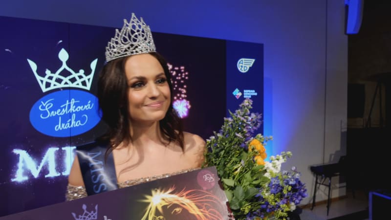 Vůbec první ročník Miss Švestkové dráhy vyhrála kráska z Mostu Aneta Svárovská.