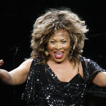 Zemřela legendární zpěvačka Tina Turnerová.