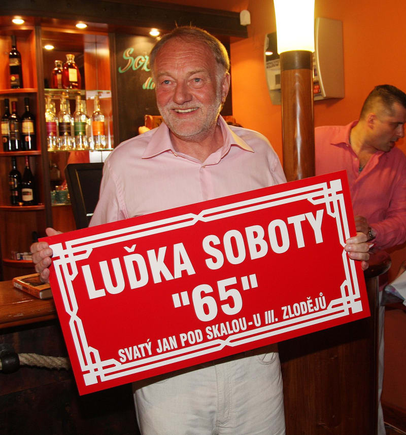Takto Luděk Sobota slavil své 65. narozeniny. 