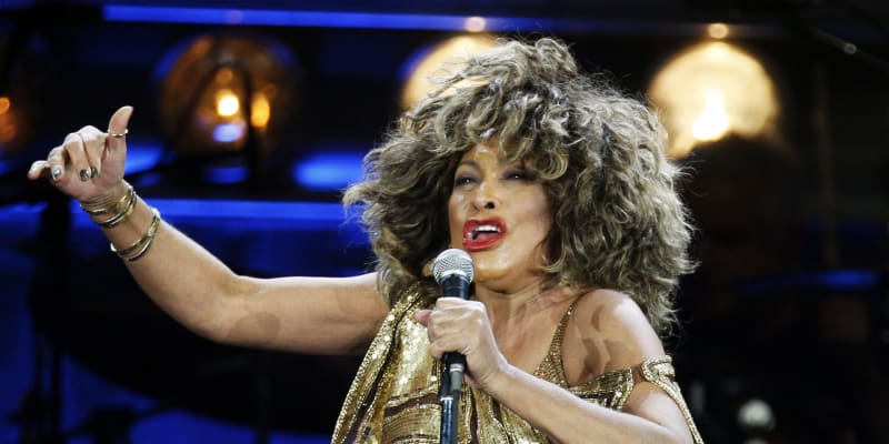 Zemřela legendární zpěvačka Tina Turnerová.