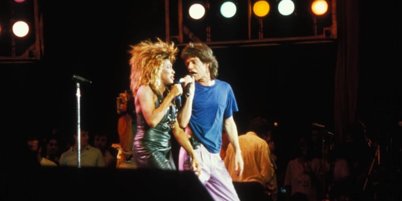 Tina Turner a Mick Jagger na společném vystoupení v roce 1985