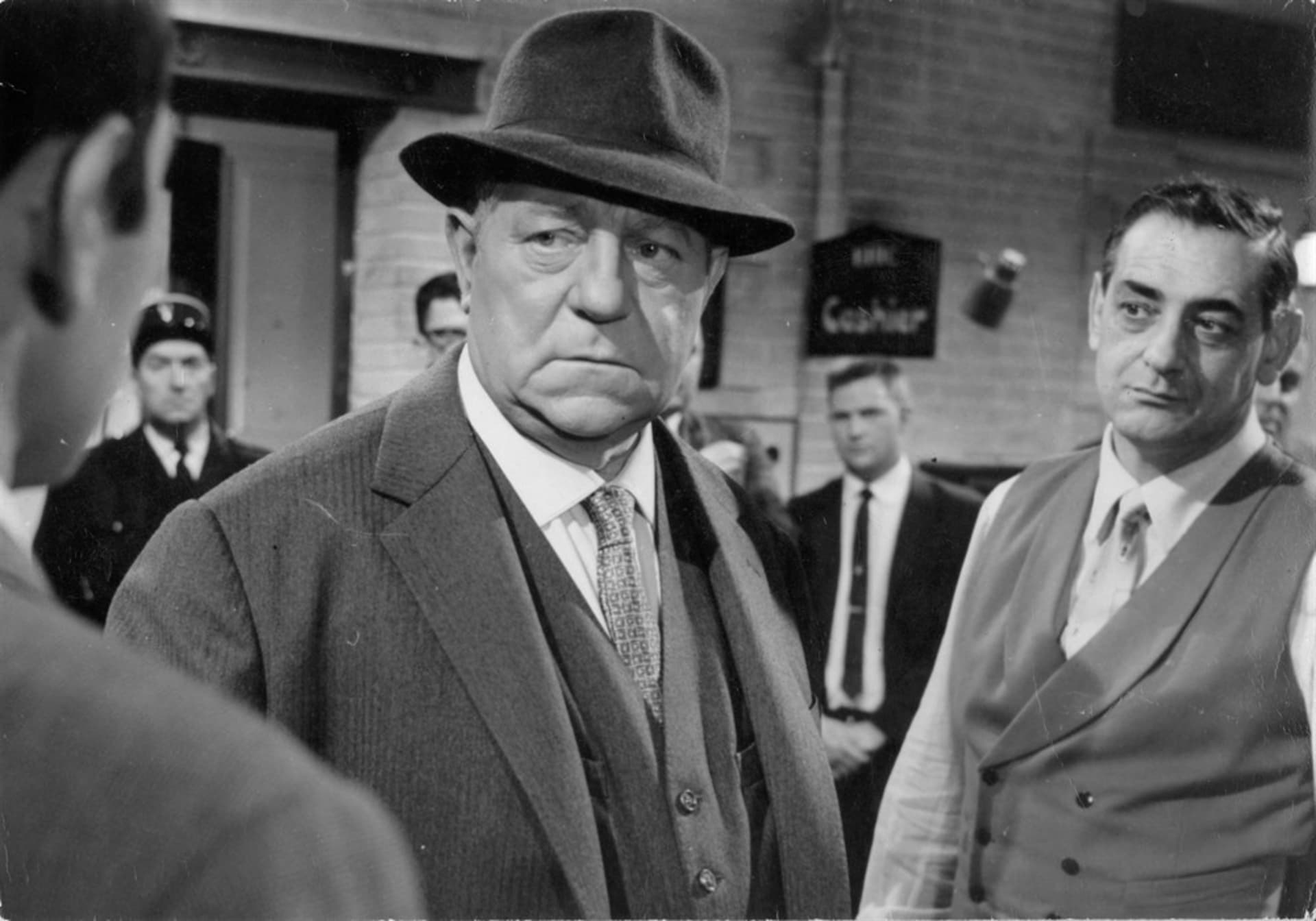 Záběry z filmu Komisař Maigret zuří
