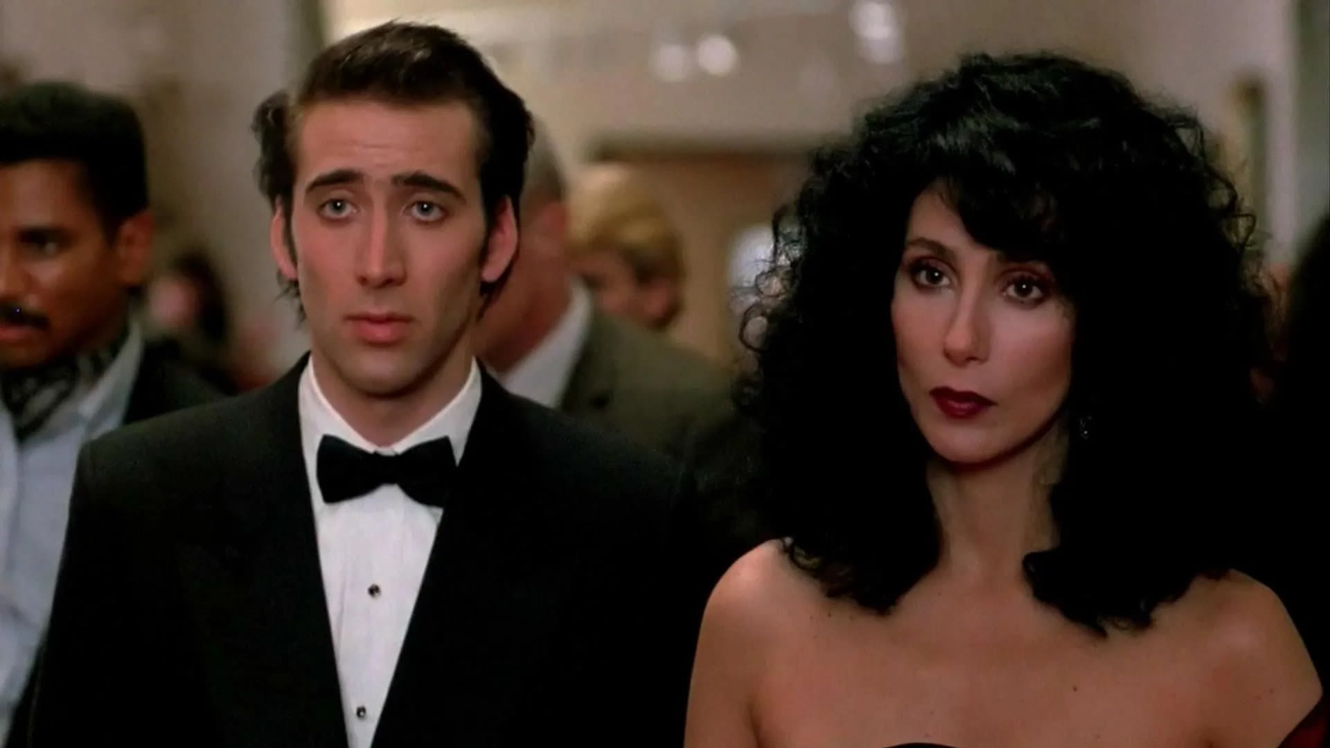 Nicolas Cage a Cher ve filmu Pod vlivem úplňku.