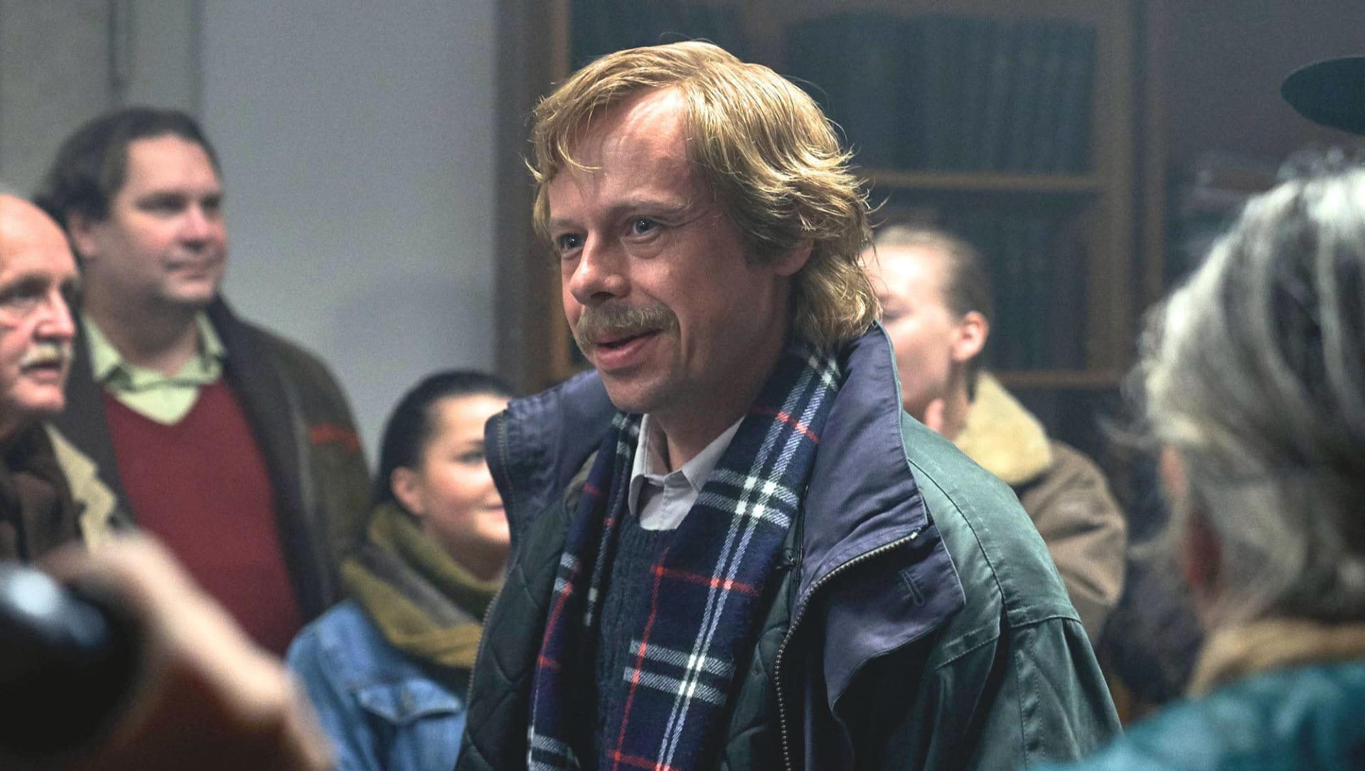 Viktor Dvořák jako Václav Havel v jeho pověstné bundě