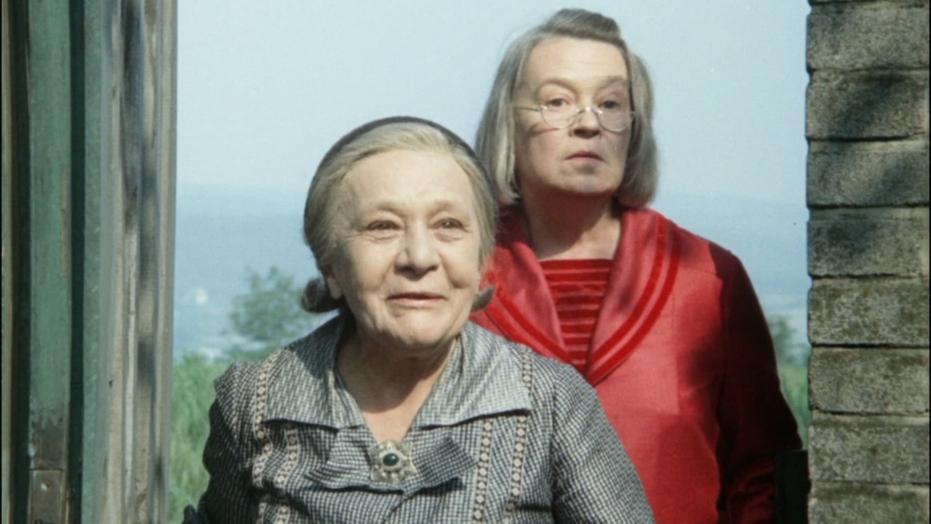 Nataša Gollová a Eva Svobodová ve filmu Drahé tety a já.