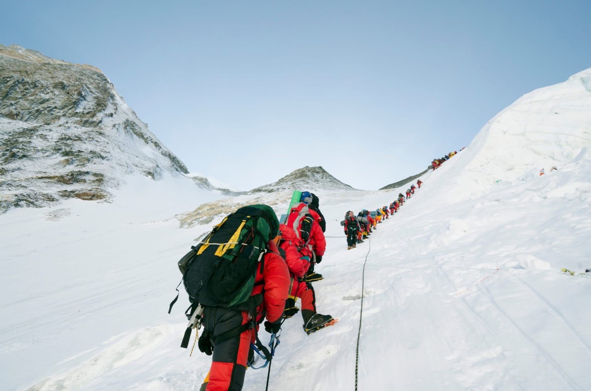 Fronta na výstup na vrchol Mount Everestu