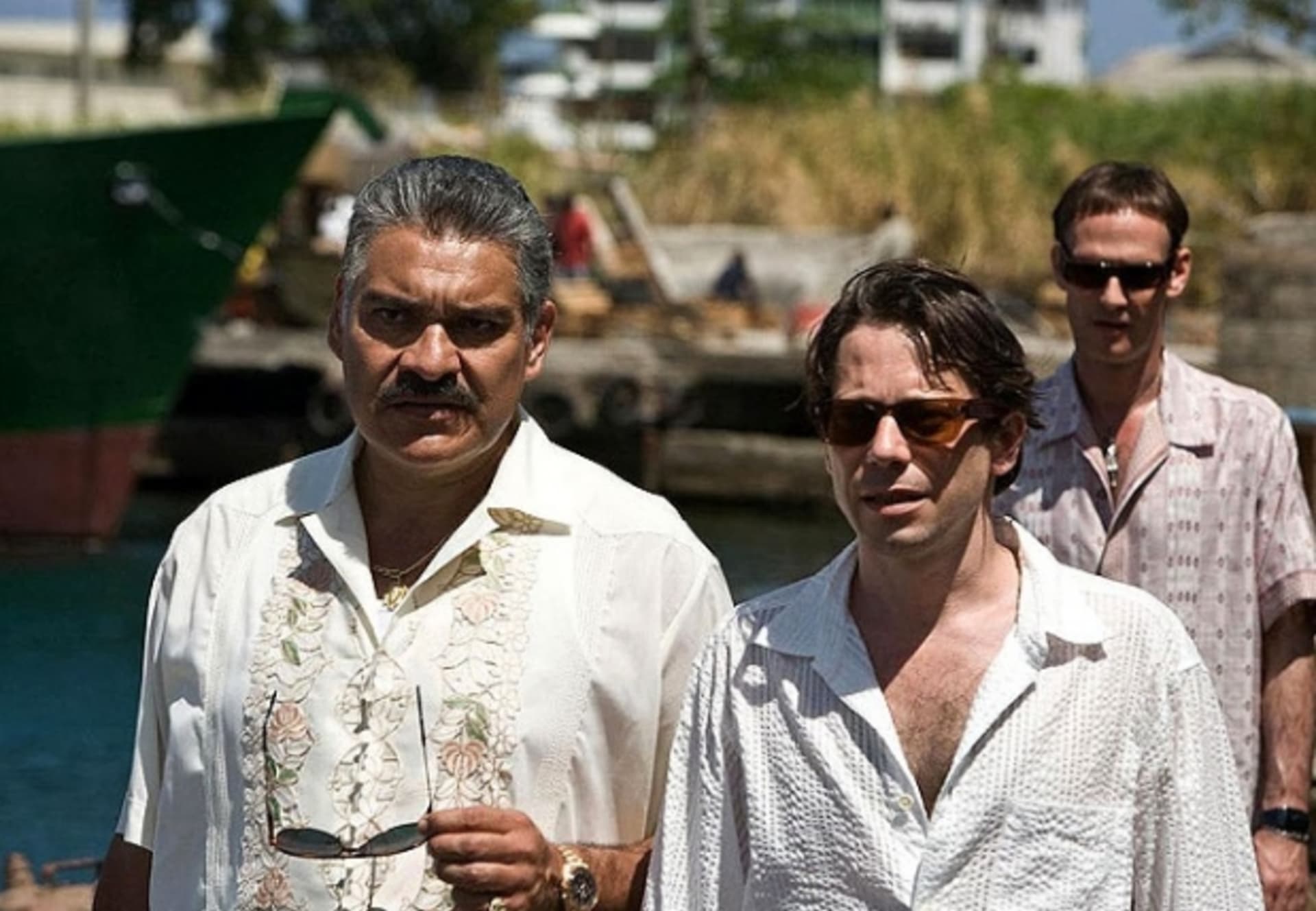 Hlavního zloducha hraje Mathieu Amalric (vpravo)
