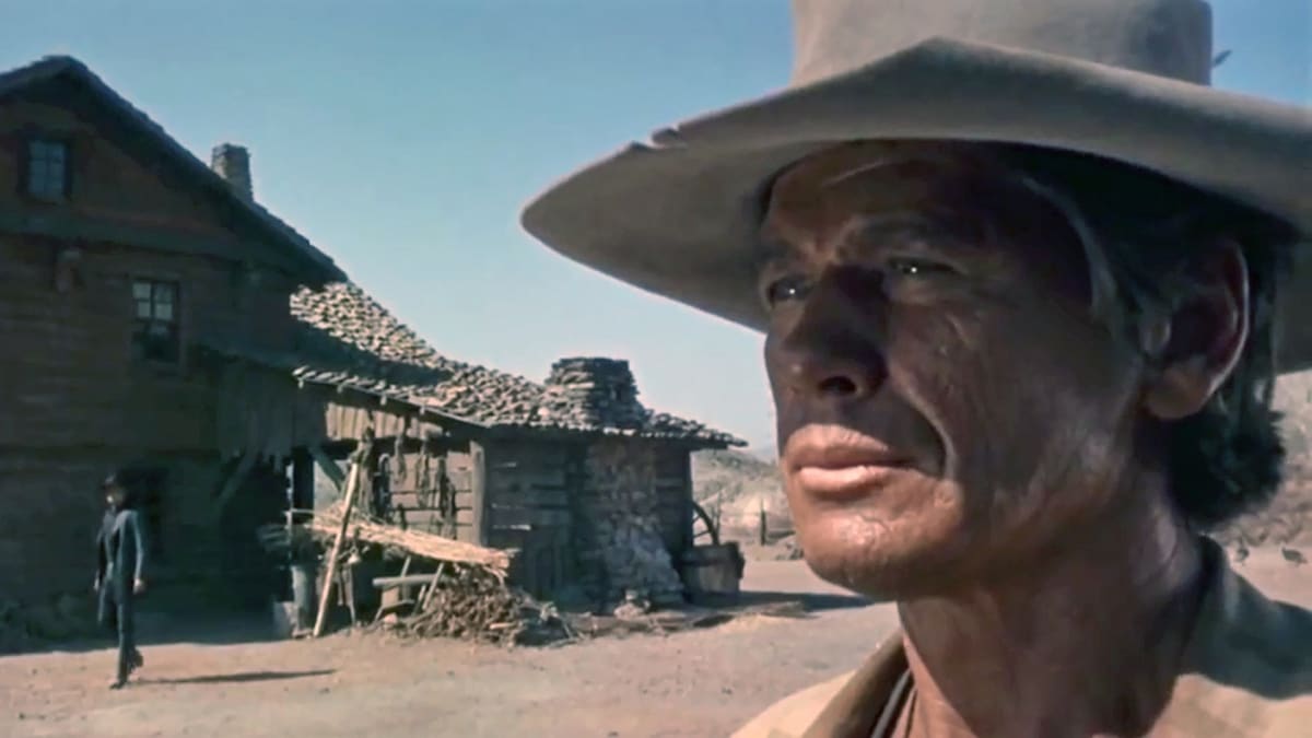 Charles Bronson jako Harmonika v úžasném westernu Tenkrát na Západě.