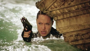 Nejslavnější herní hrdinka se vrací: Angelina Jolie jako zocelená bojovnice Lara Croft