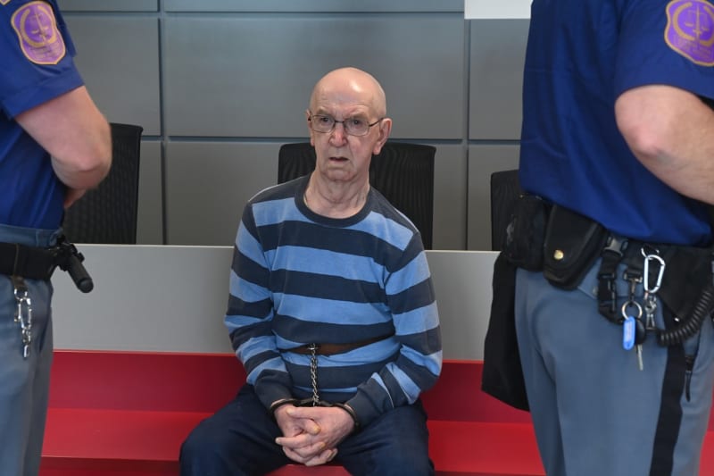 Olomoucký krajský soud ve čtvrtek uložil doživotní trest vězení 73letému Adolfu Hlubikovi za vraždu pracovnice herny v Olomouci.