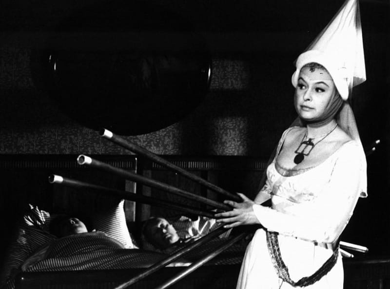 Záběry z filmu Bílá paní
