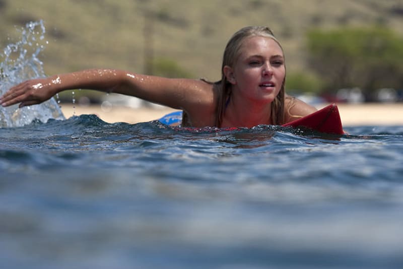 Záběry z filmu Surfařka