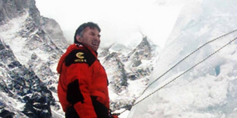 Tom Whittaker během výstupu na Everest