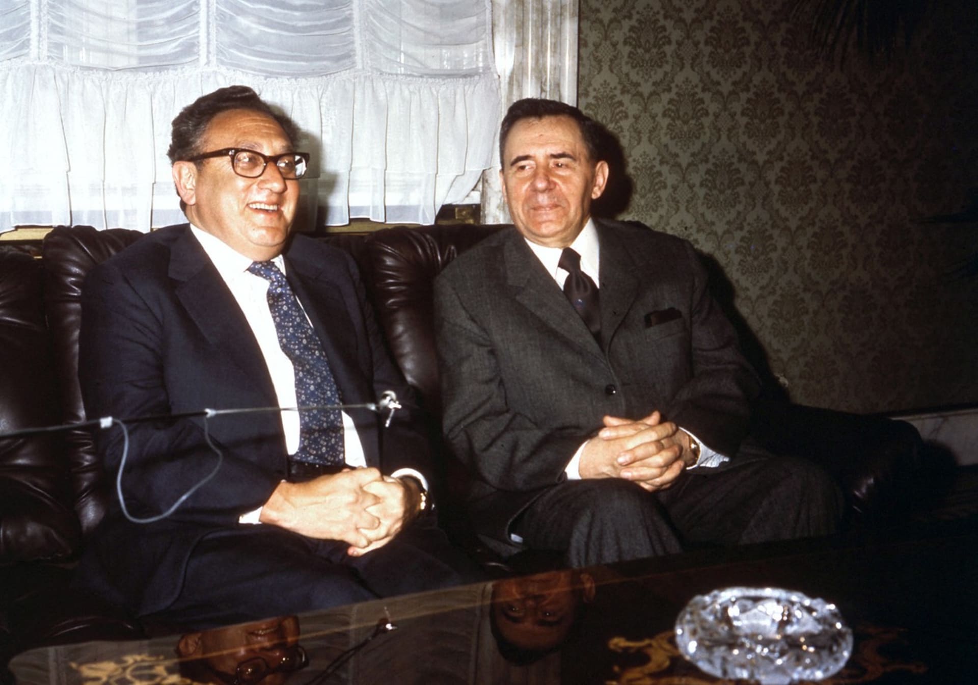 henry Kissinger a jeho sovětský protějšek Andrej Gromyko na Helsinské konferenci v roce 1975.