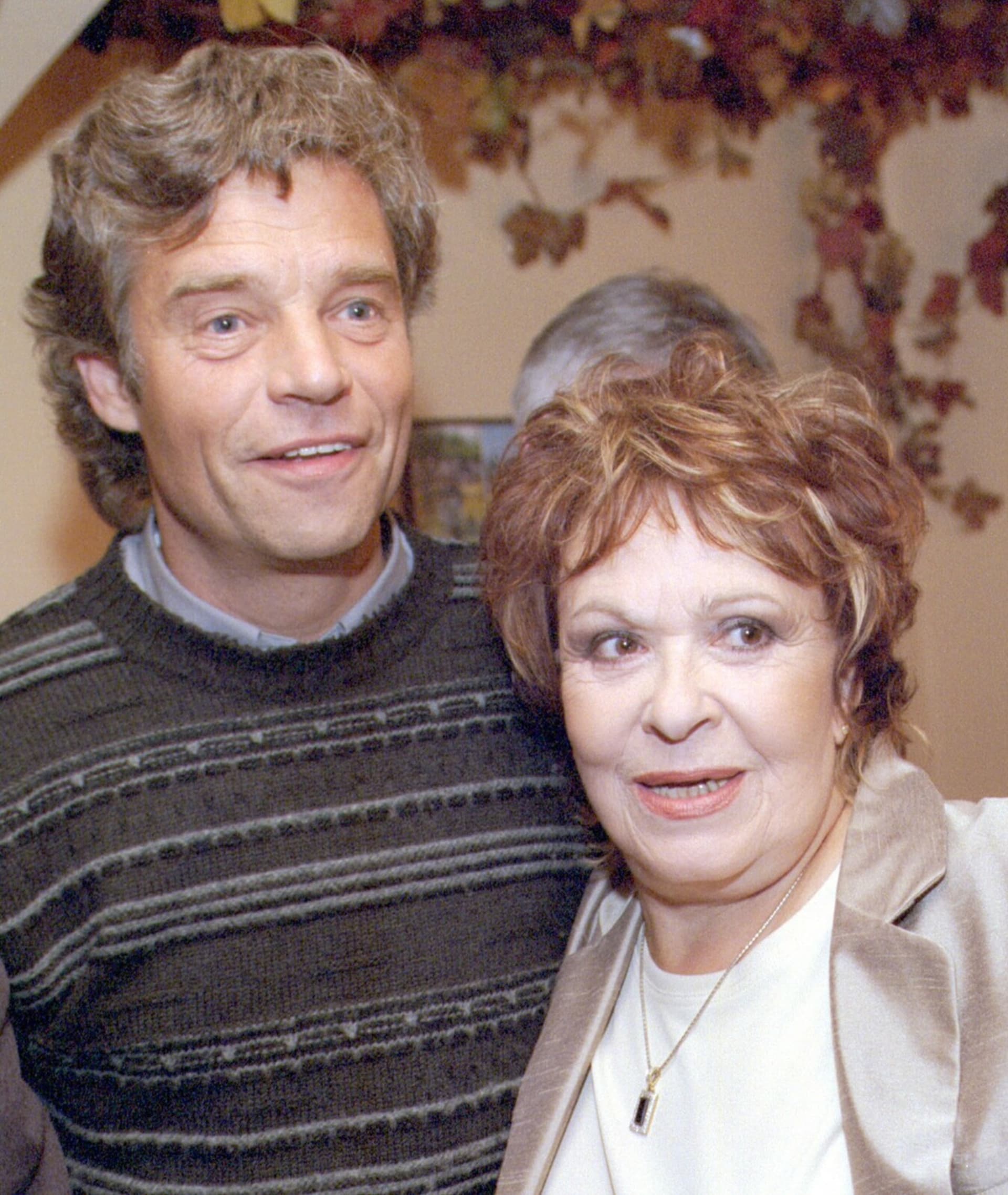 Petr Menšík s Jiřinou Bohdalovou, která patřila mezi blízké kamarádky jeho tatínka. 