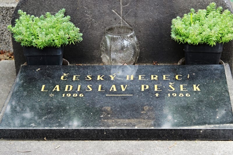 Hrob Ladislava Peška na Vyšehradě v Praze. 