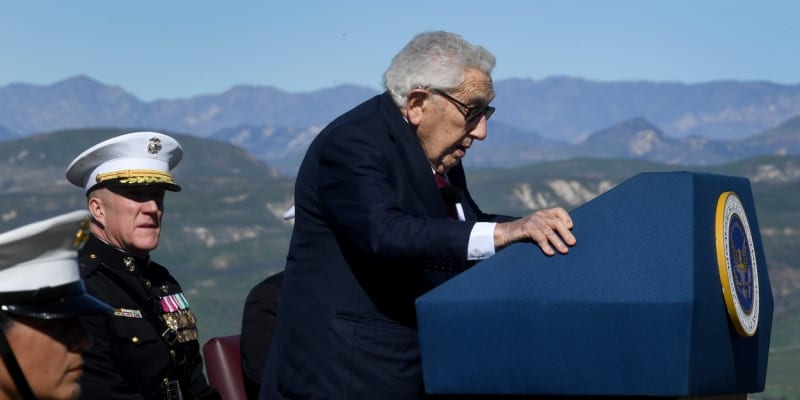 Stále ve formě. Takřka stoletý Kissinger na shromážděni ke 112. výročí barození Ronalda Reagana 6. února 2023