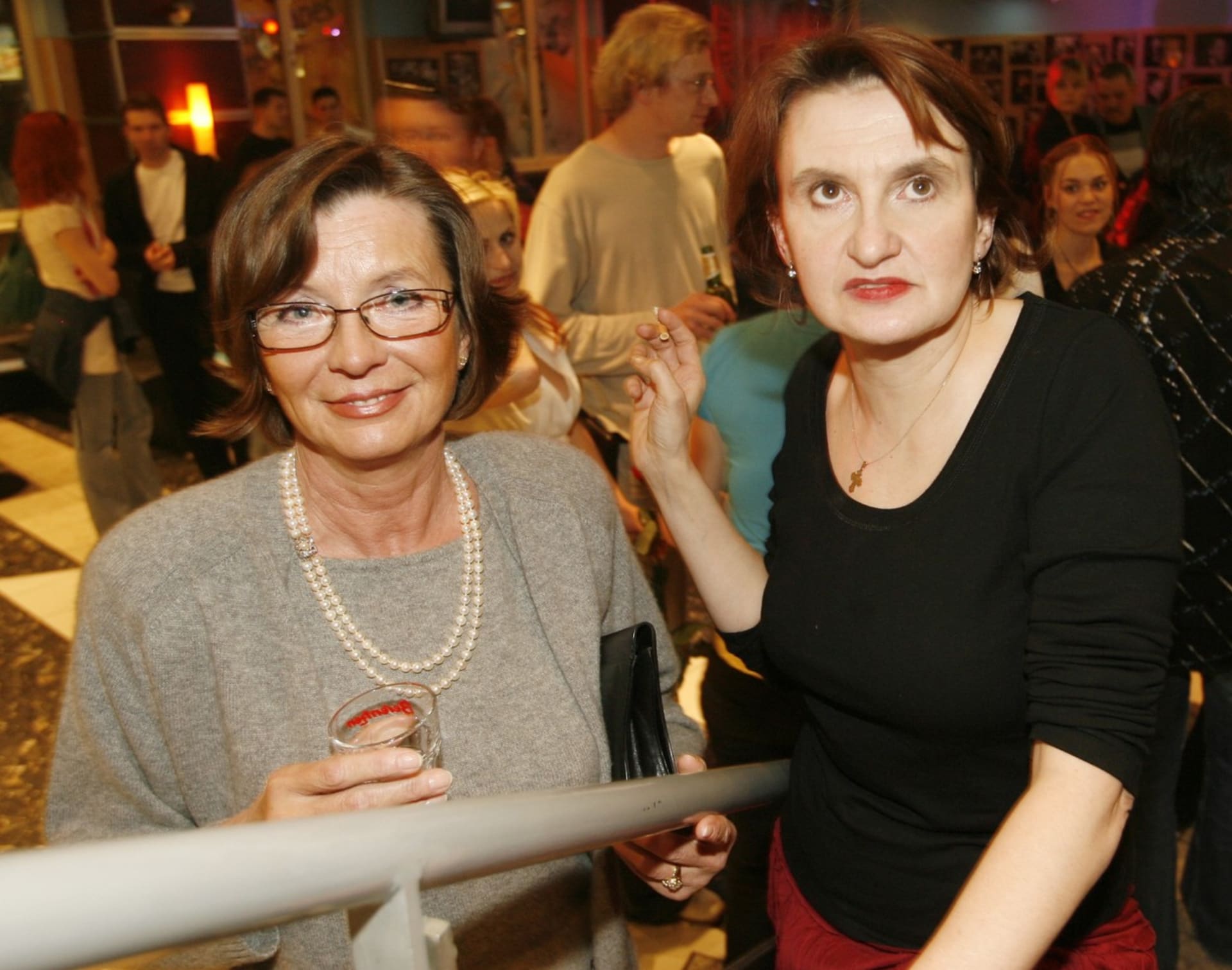 Evelyna Steimarová s mladší hereckou kolegyní Evou Holubovou. 
