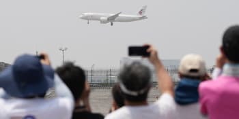 Konec ponížení, slaví Číňané. Jejich první velké dopravní letadlo konkuruje Airbusu a Boeingu