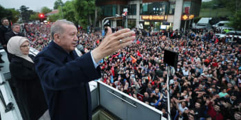 Erdogan zvítězil v tureckých prezidentských volbách, gratulovali mu Zelenskyj i Putin
