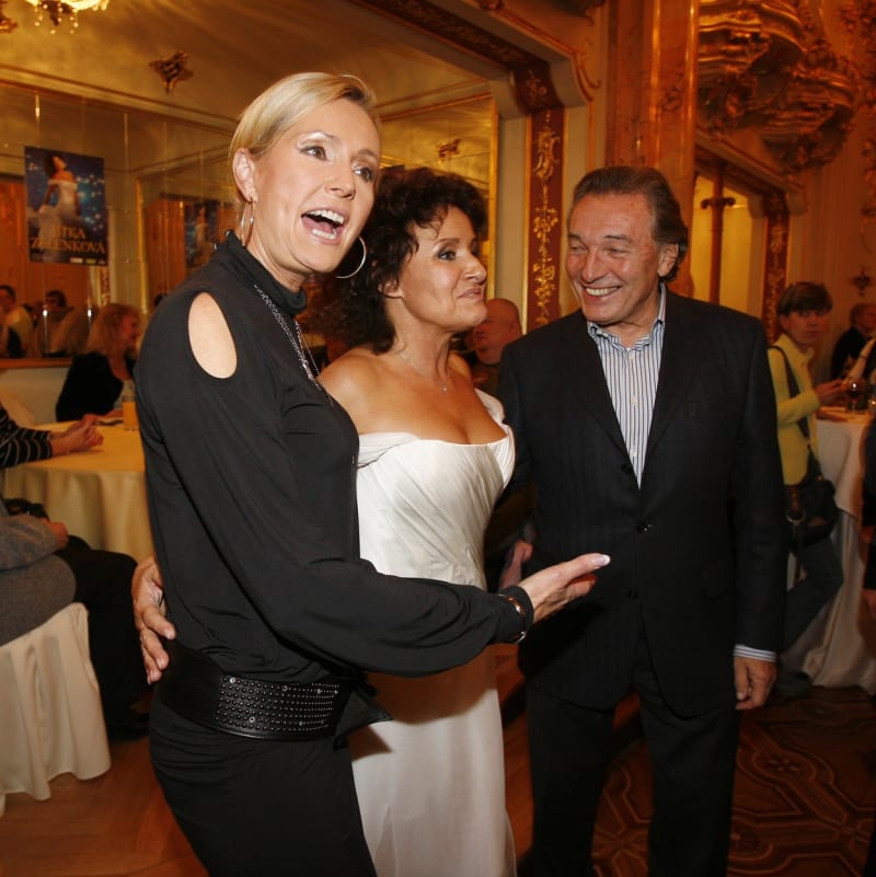 Jitka Zelenková se svými blízkými přáteli Karlem Gottem a Helenou Vondráčkovou