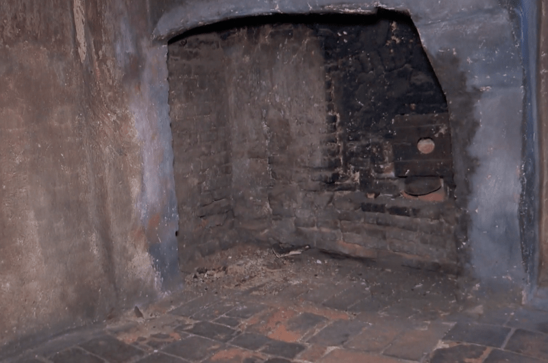 V komíně v černé kuchyni měla chůva před nepřáteli ukrýt jednoho z potomků Černínů.