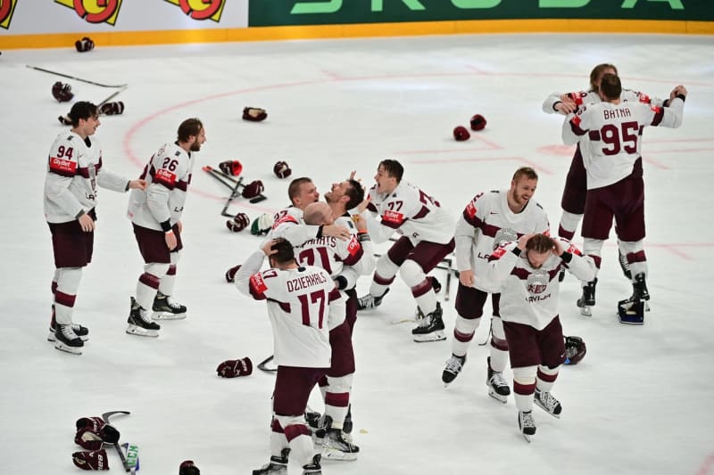 Lotyši slaví historickou medaili ze šampionátu. V boji o bronz porazili Američany.
