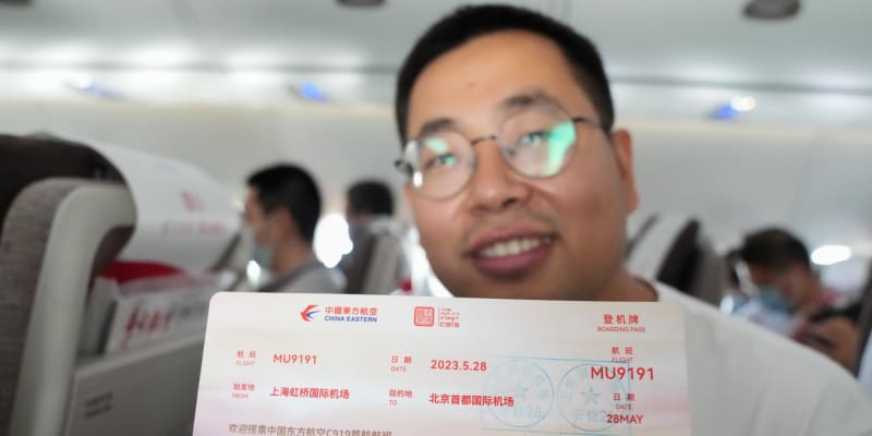 Letoun C919 absolvoval první komerční let s cestujícími pod hlavičkou společnosti China Eastern Airlines mezi Šanghají a Pekingem.