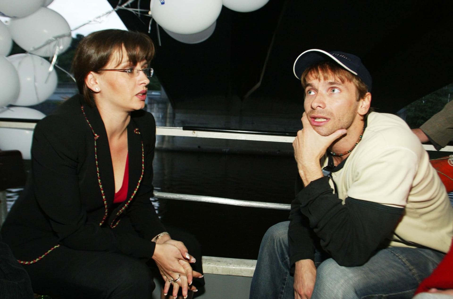 Jan Révai a Dana Morávková jsou dlouholetí kolegové. Zahráli si spolu už v legendárních seriálech Rodinná pouta a Velmi křehké vztahy.